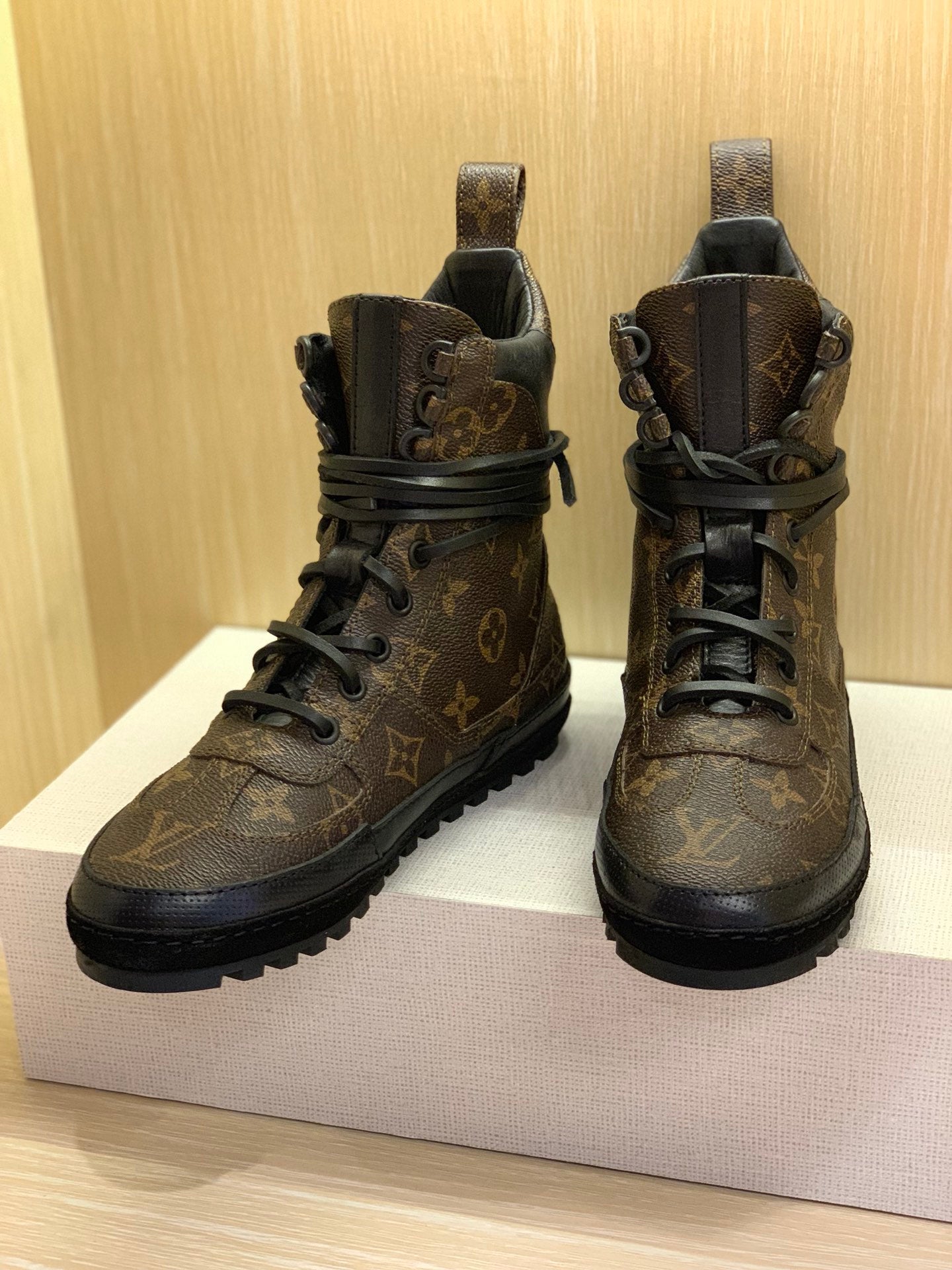 LU Sneakers High Monogram