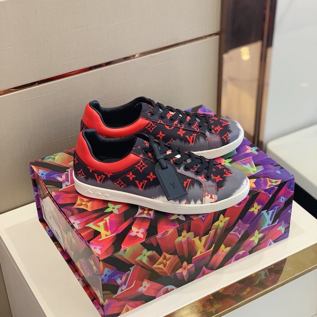 LU Sneakers