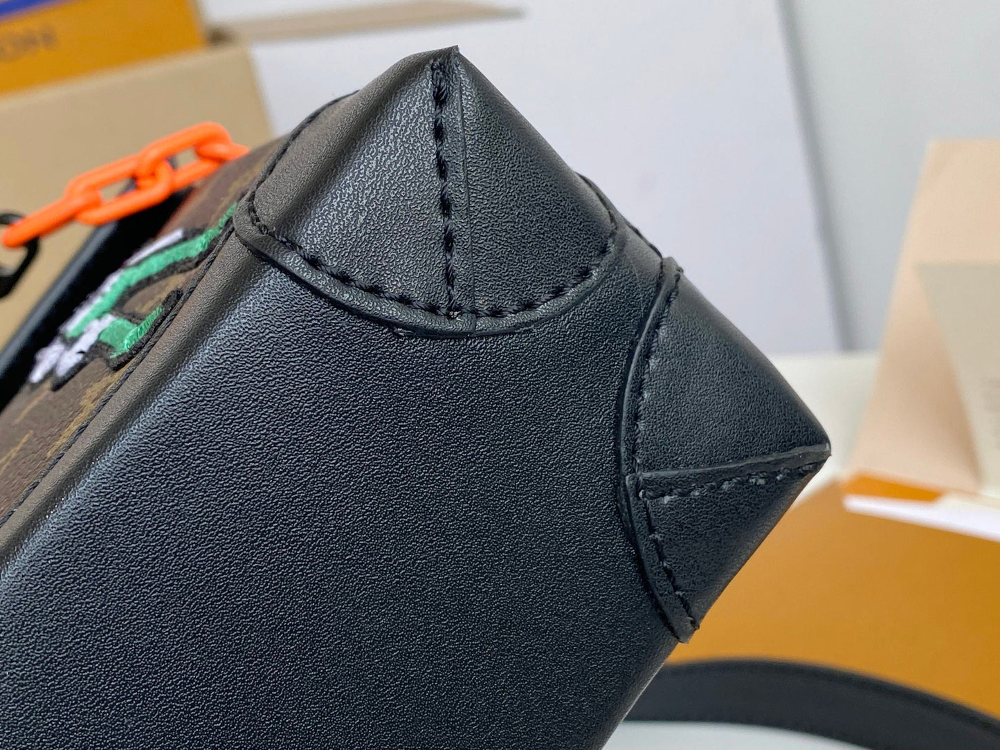 LU Bag Steamer Messenger