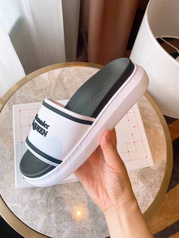 M*QUEEN Slippers 2 Color 's