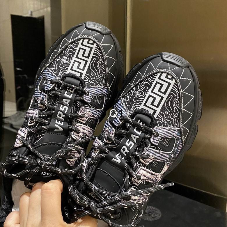 VRC Sneakers Run Away Black
