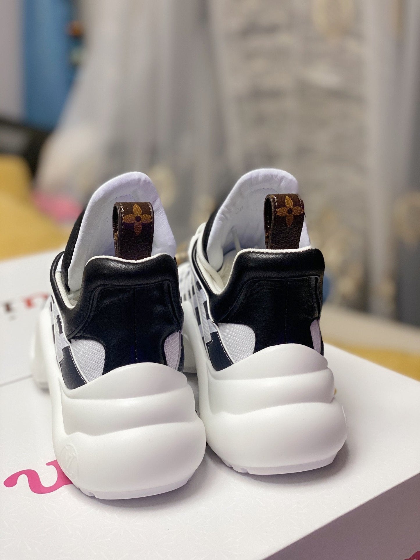 LU Sneakers Arch