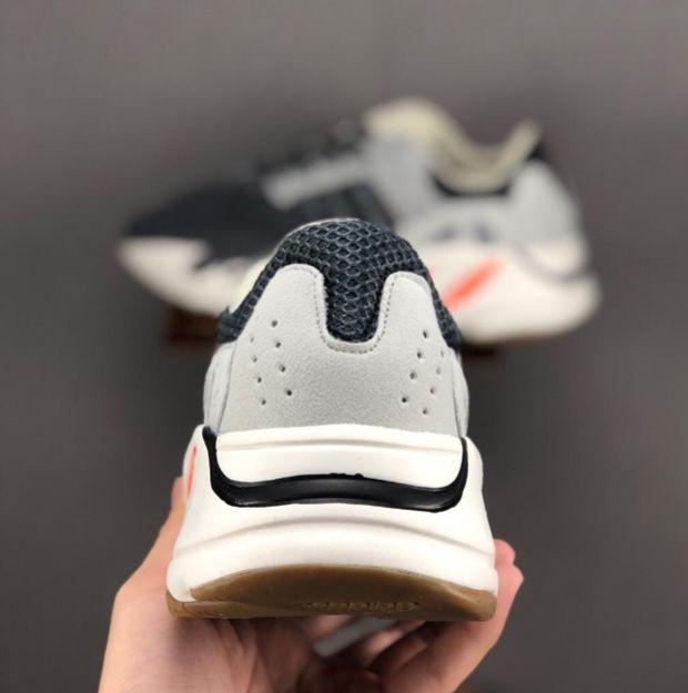 Yezy 700 Boost Sneakers Blue