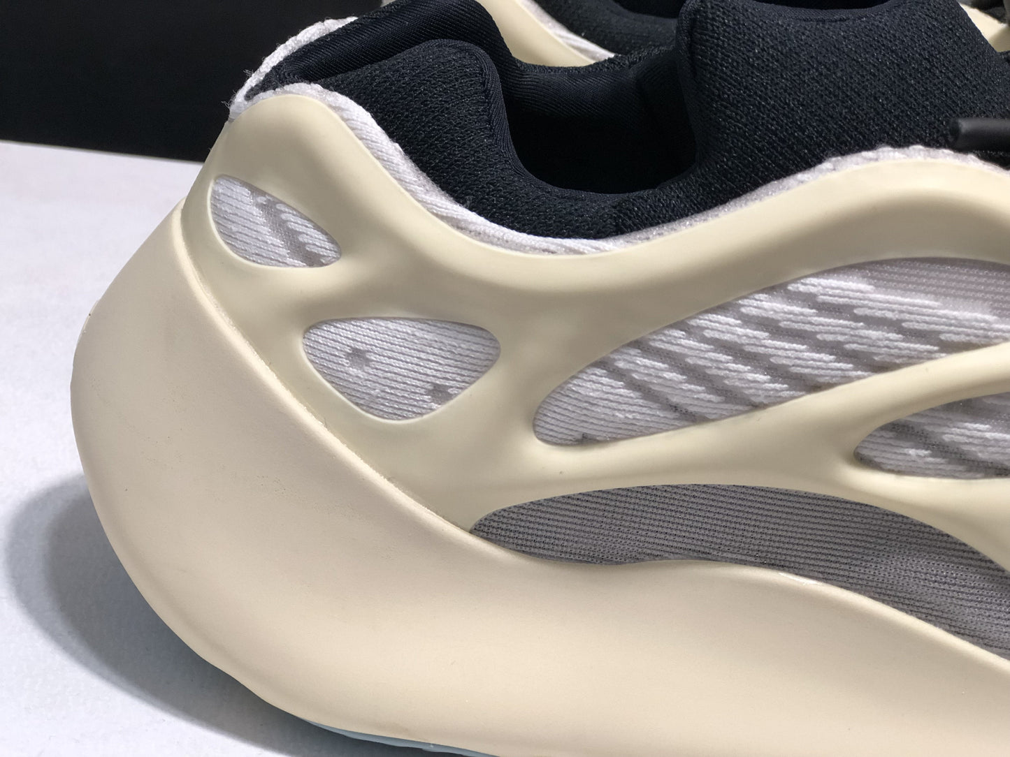 Yezy Boost 700 White Azael