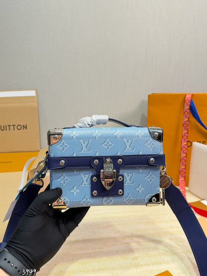 LU bag trunk