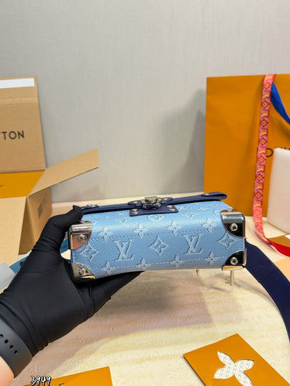 LU bag trunk