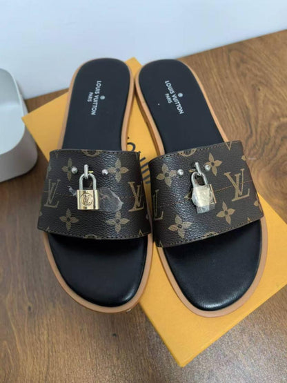 FEN Slippers Woman  WOW - SALE- only SIZE 40