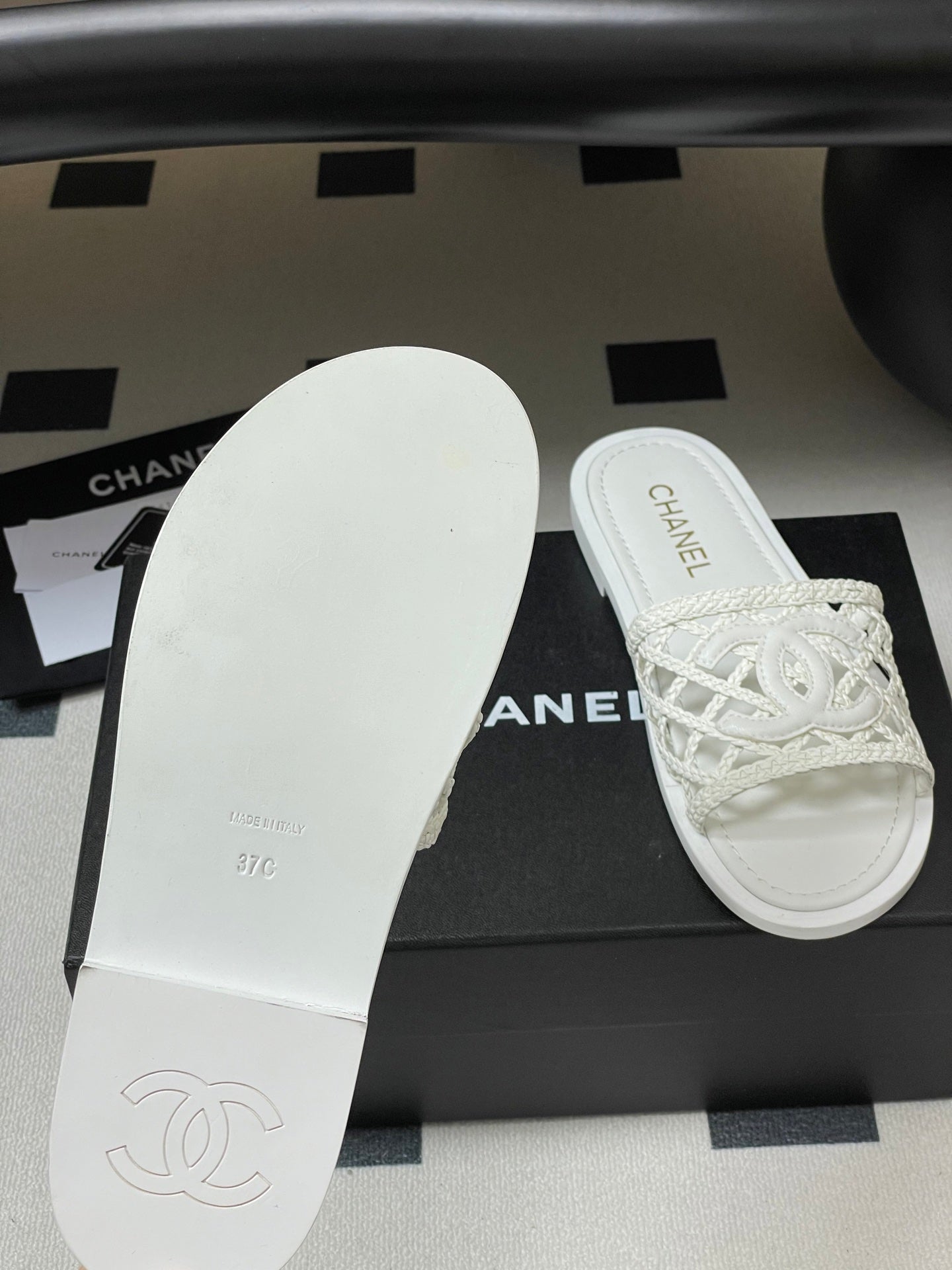 CHL  Slippers  2 Color's Woman
