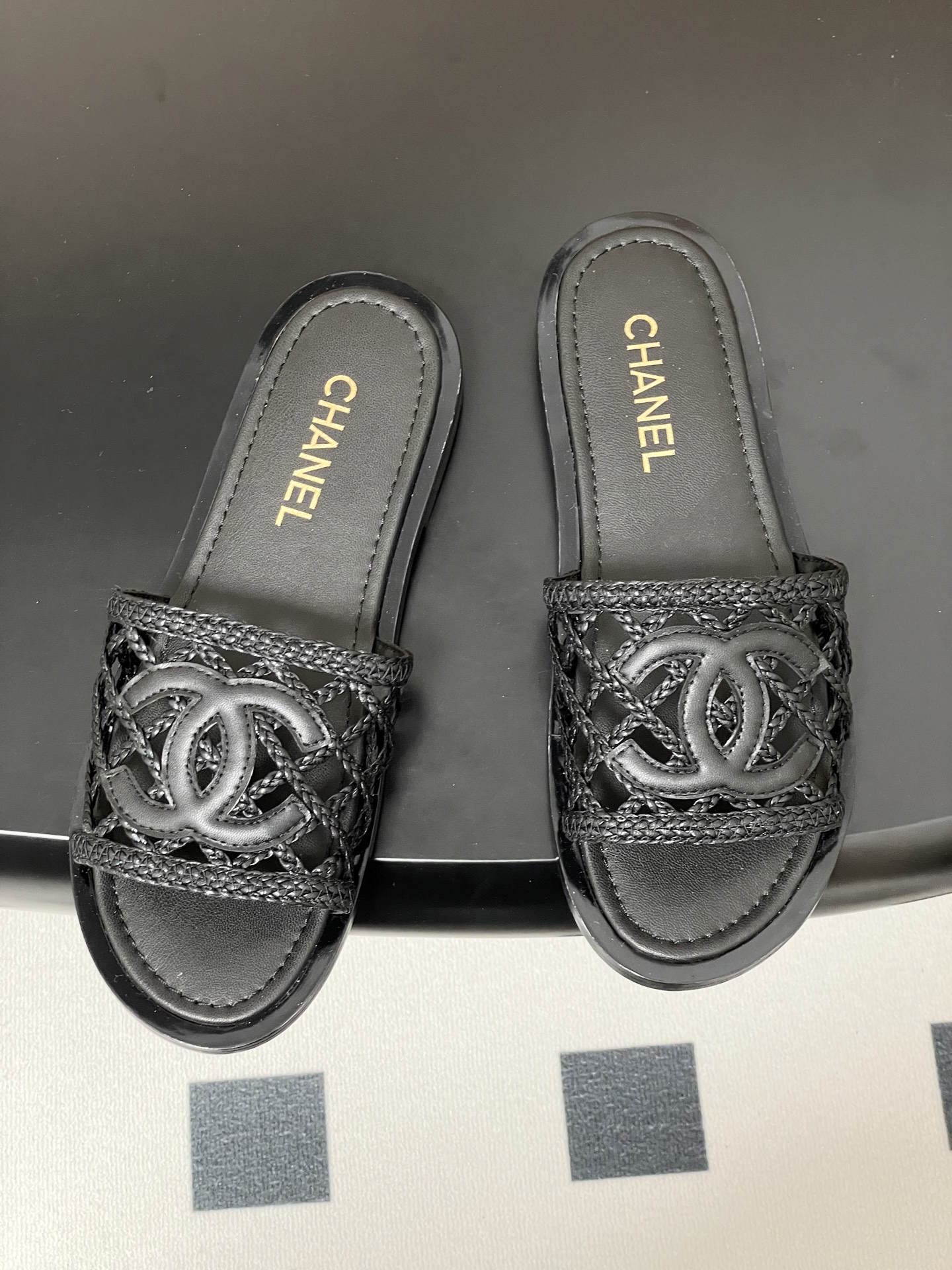 CHL  Slippers  2 Color's Woman