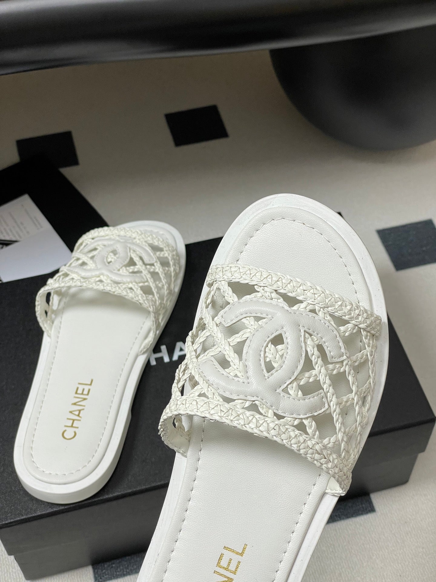 CHL  Slippers  2 Color's Woman