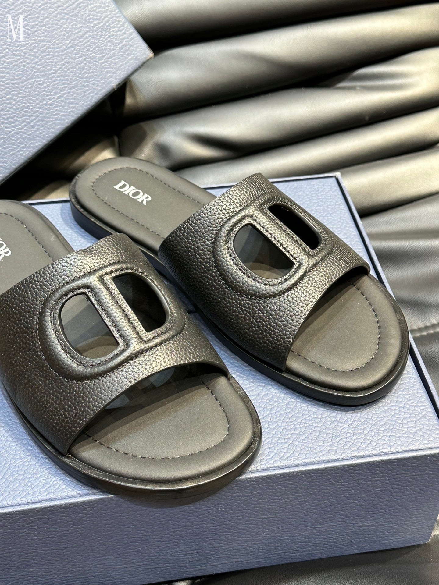 CHD Slippers   Man 3 Color's