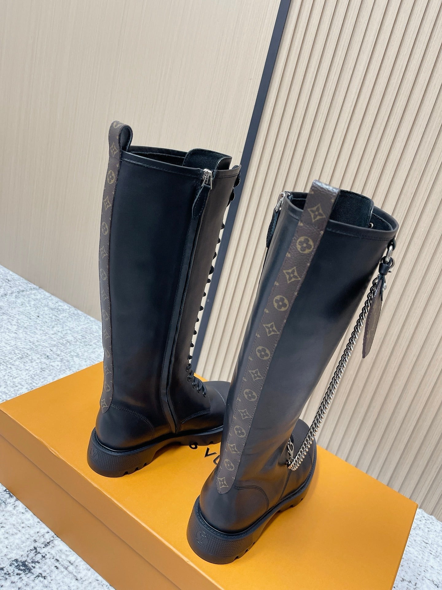 LU Combat  Woman Boots