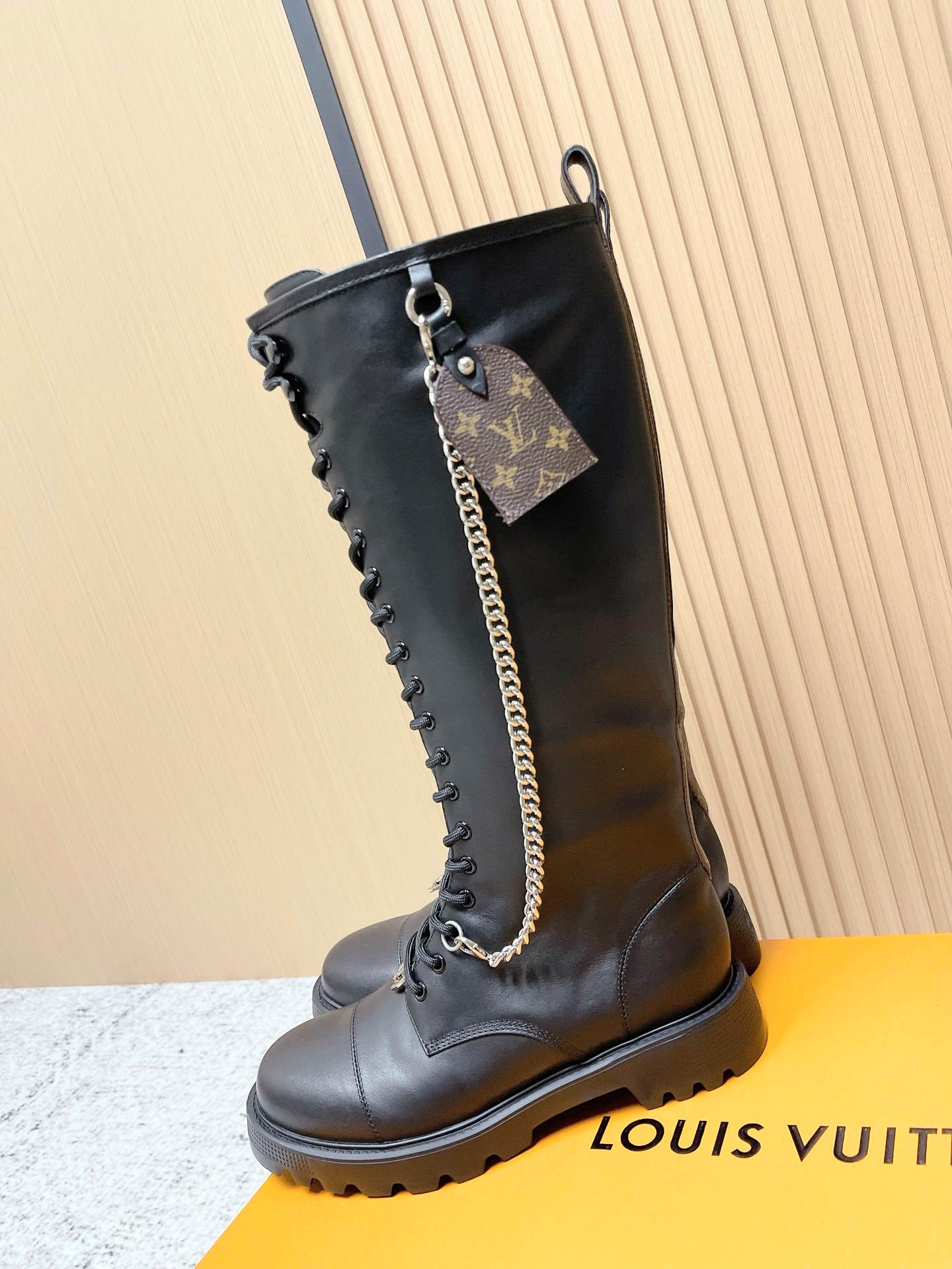LU Combat  Woman Boots