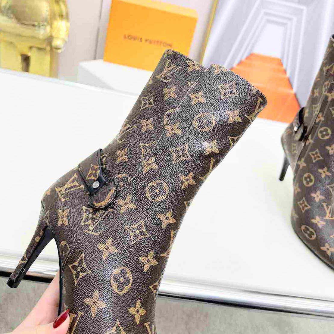LU Woman Boots High Heels 42