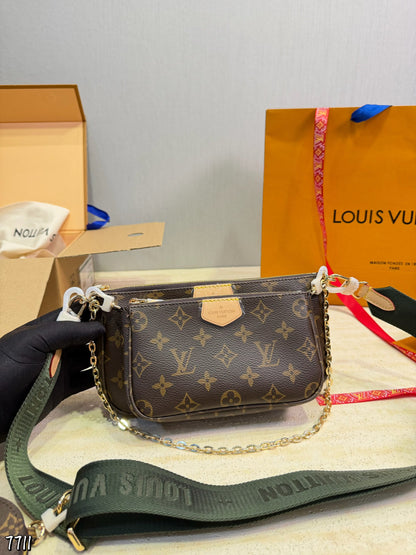 LU Multi Pochette Bag 24 cm