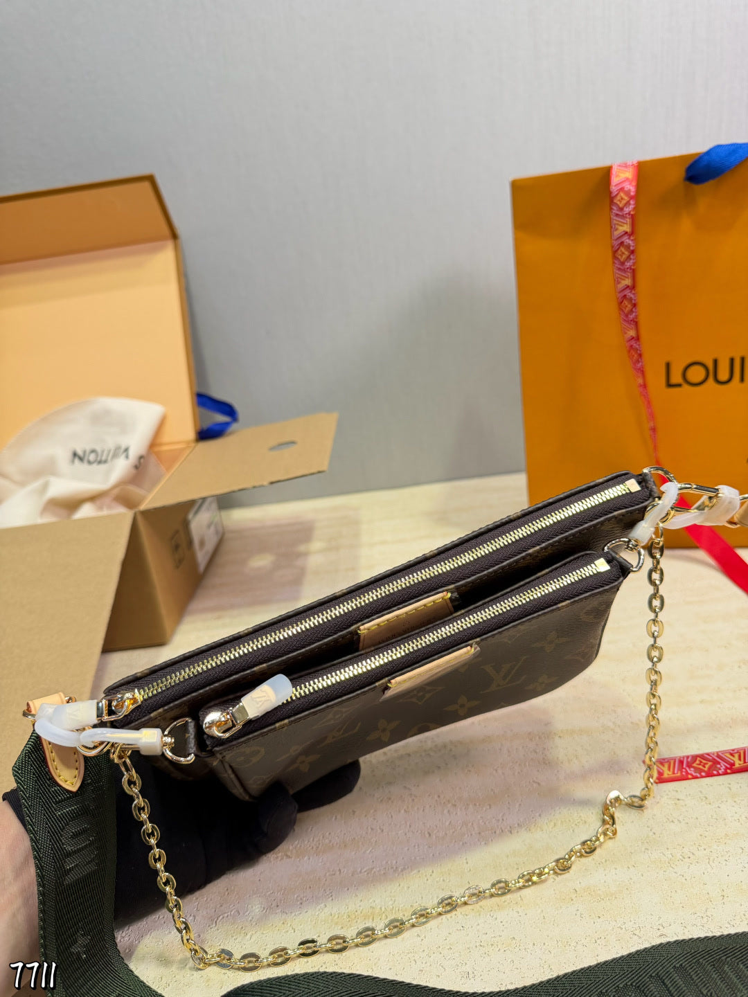 LU Multi Pochette Bag 24 cm