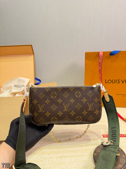 LU Multi Pochette Bag 24 cm