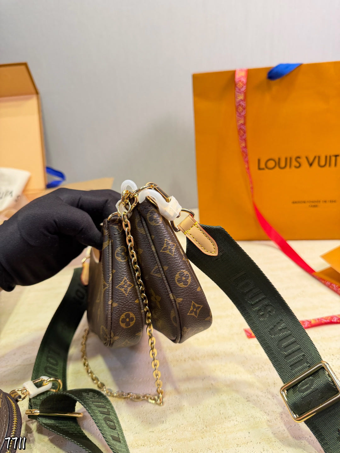 LU Multi Pochette Bag 24 cm