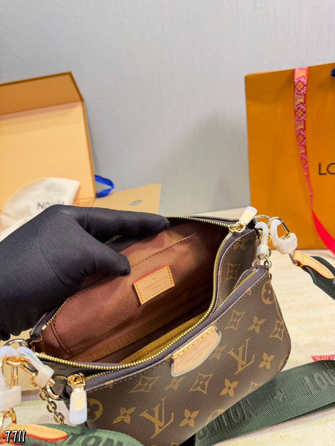 LU Multi Pochette Bag 24 cm