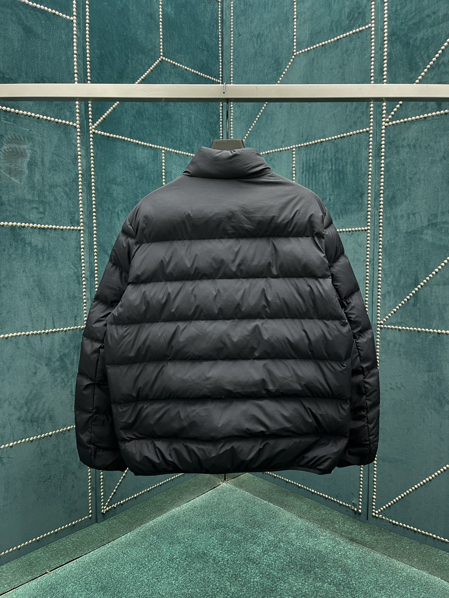 GU Man Down Jacket IOFF
