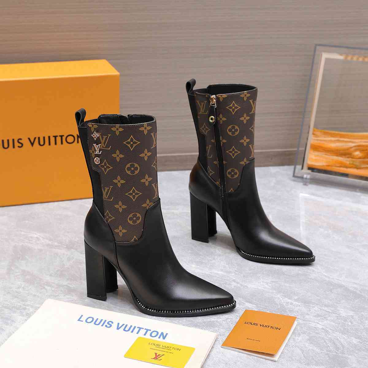 LU Boots Woman