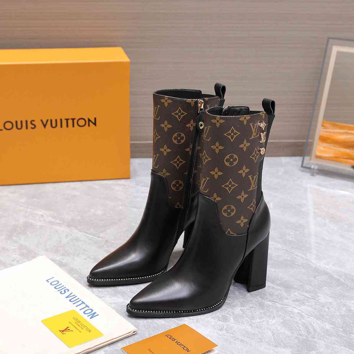 LU Boots Woman