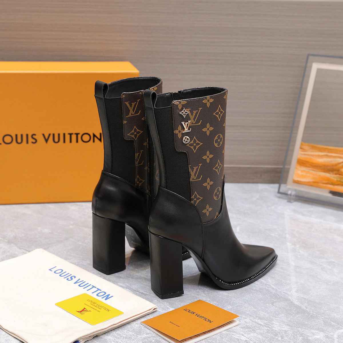 LU Boots Woman
