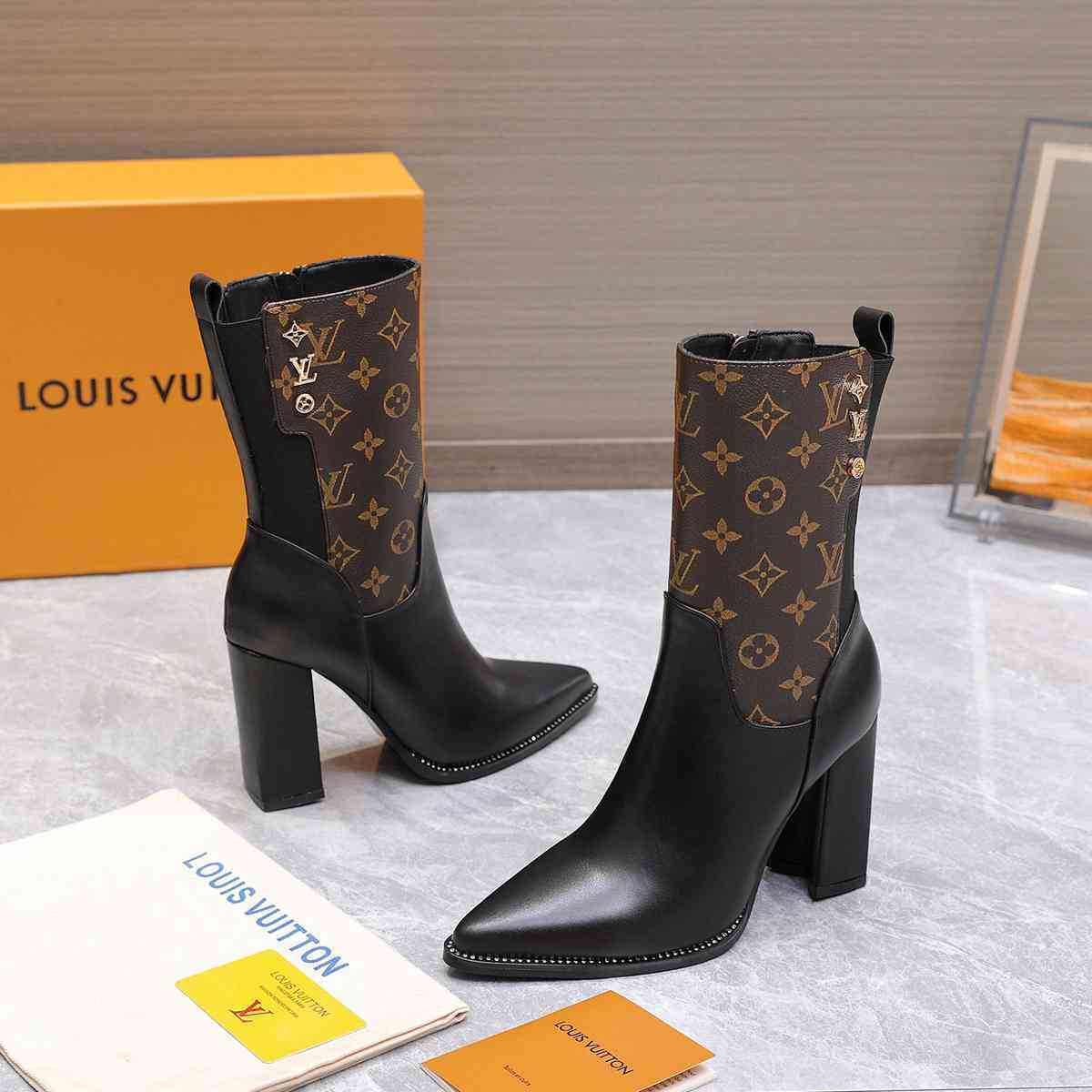 LU Boots Woman