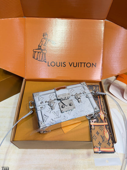 LU Bag Trunk Small Bag 2 Color's 20 cm