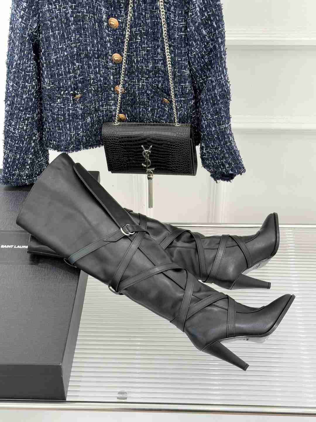 Y L Woman Boots Heel Over knee