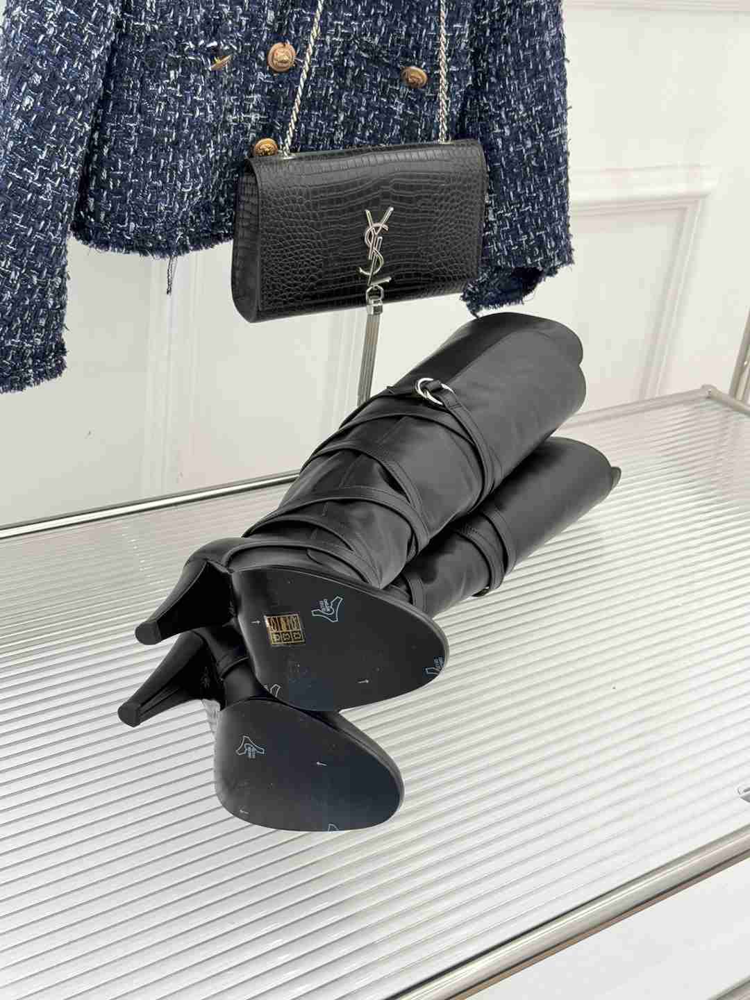 Y L Woman Boots Heel Over knee