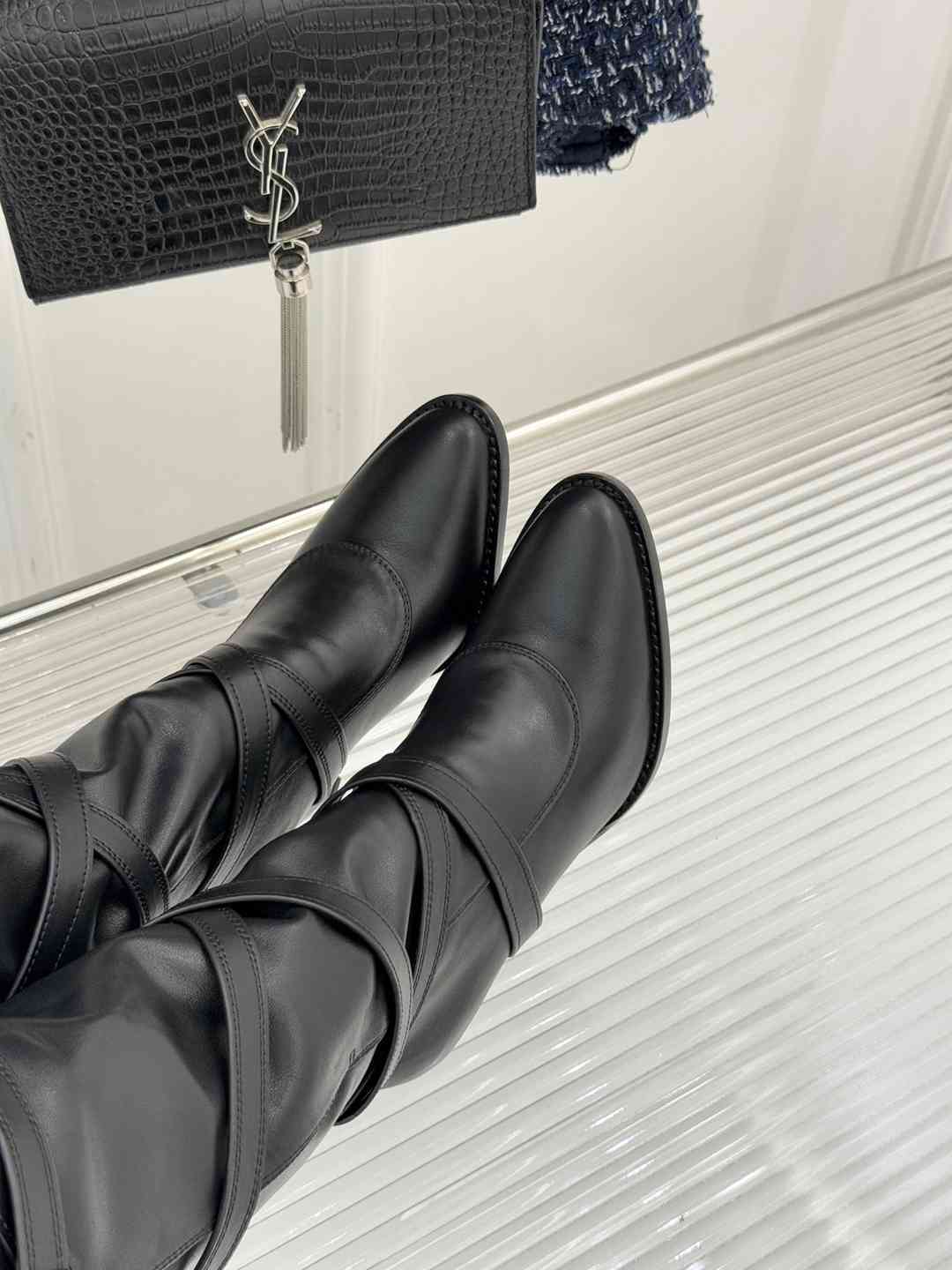 Y L Woman Boots Heel Over knee