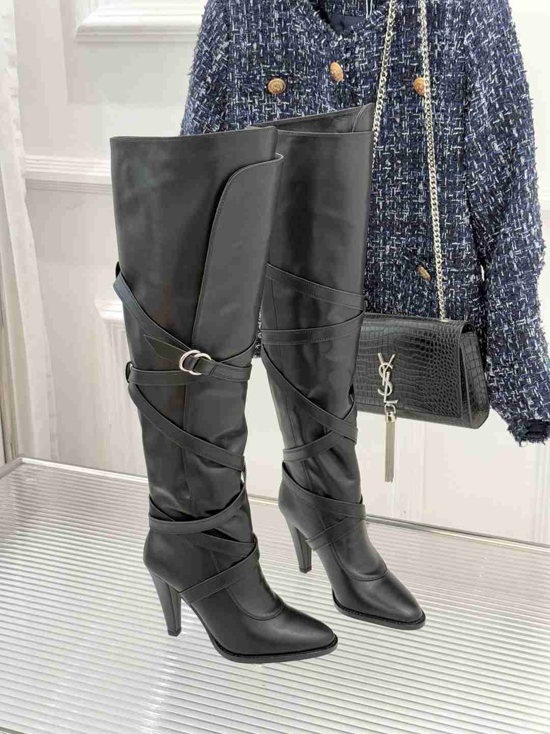 Y L Woman Boots Heel Over knee