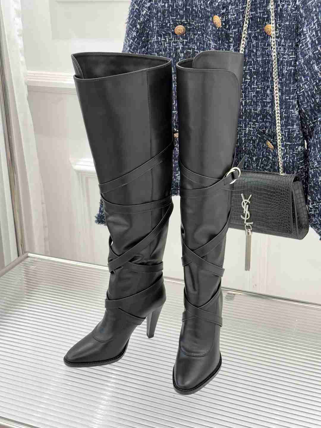 Y L Woman Boots Heel Over knee