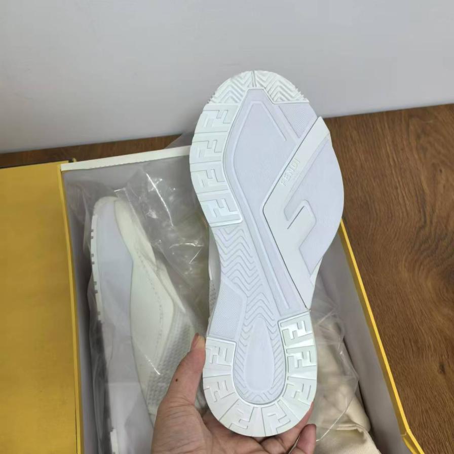 FEN Iconic Sneakers Woman  WOW - SALE- only SIZE 39