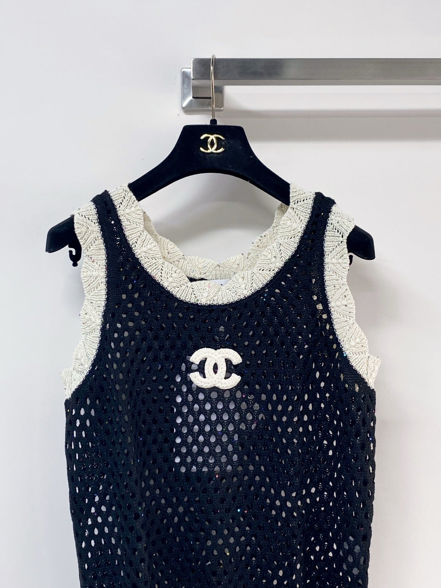 CHL  Woman sweater sleeveless 2 Color's
