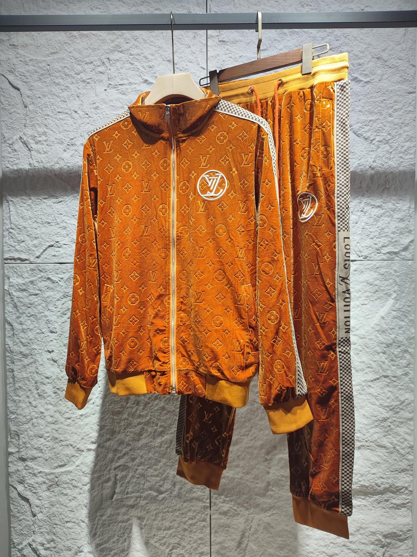 LU  Sport Suits  Man  2 Color's