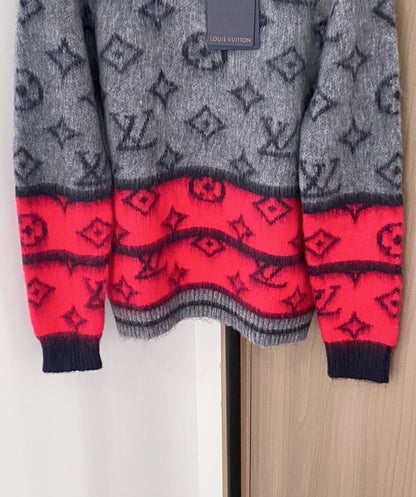LU  Sweater Woman