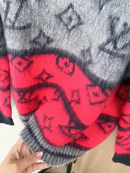 LU  Sweater Woman
