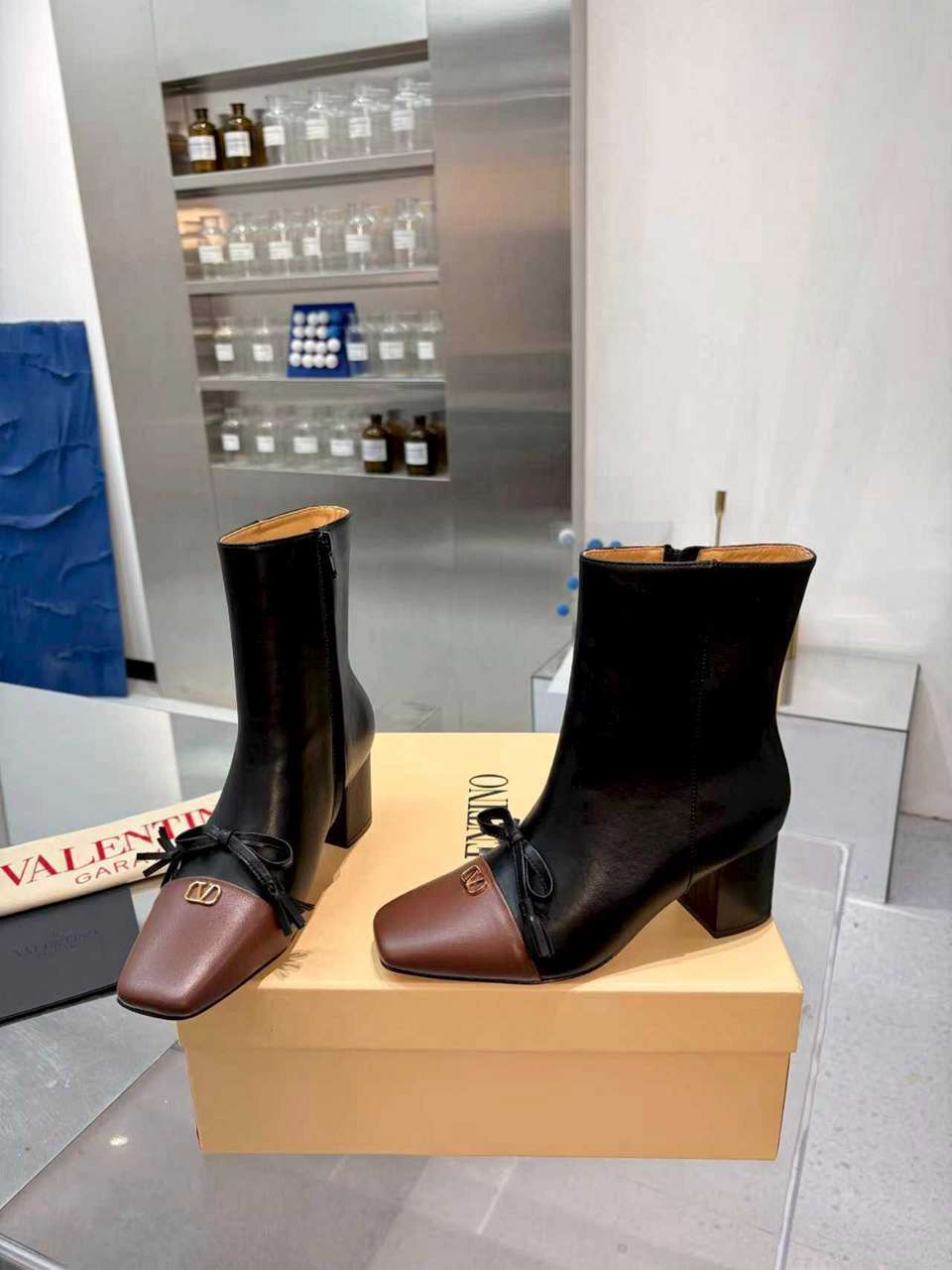 C V  Woman Boots 2 Color's