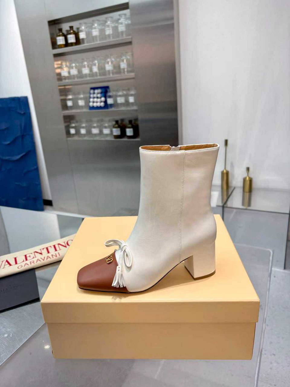 C V  Woman Boots 2 Color's