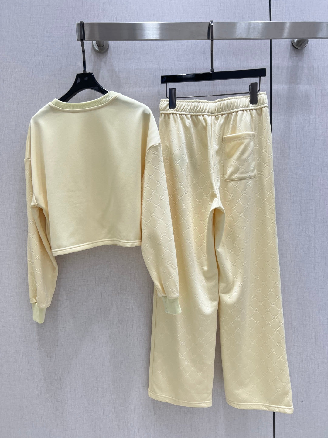 GU  Sport Suits  Woman