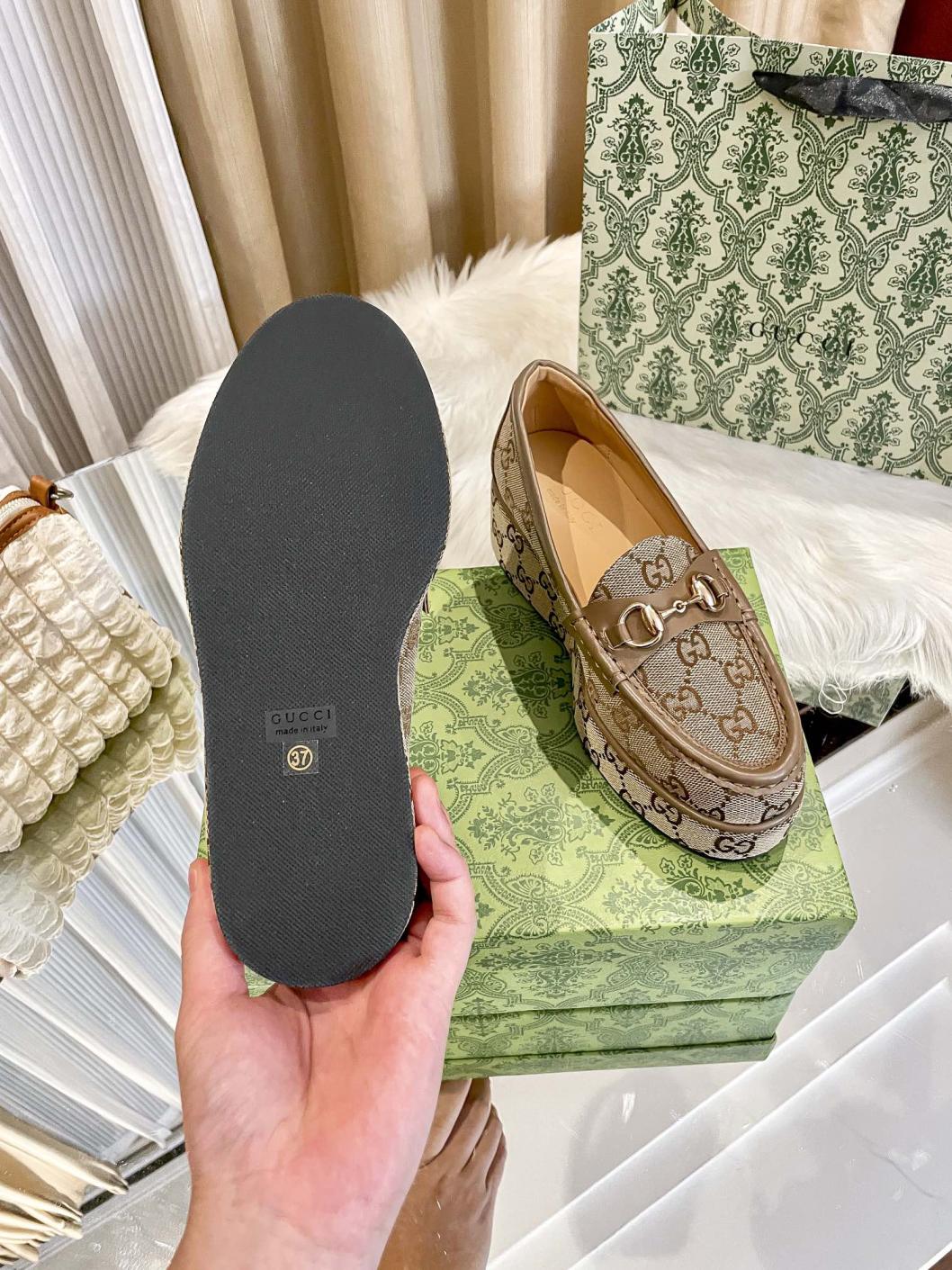GU   Shoes  Woman Size  -SALE -