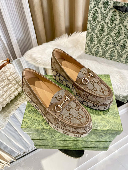 GU   Shoes  Woman Size  -SALE -