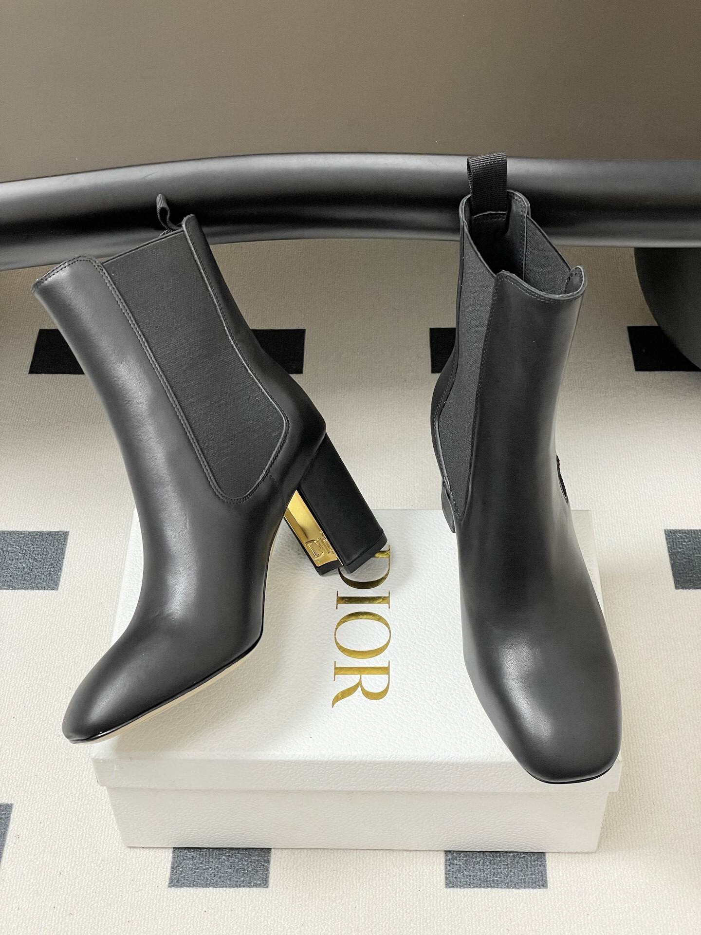 CHD Woman Boots 2 Color's