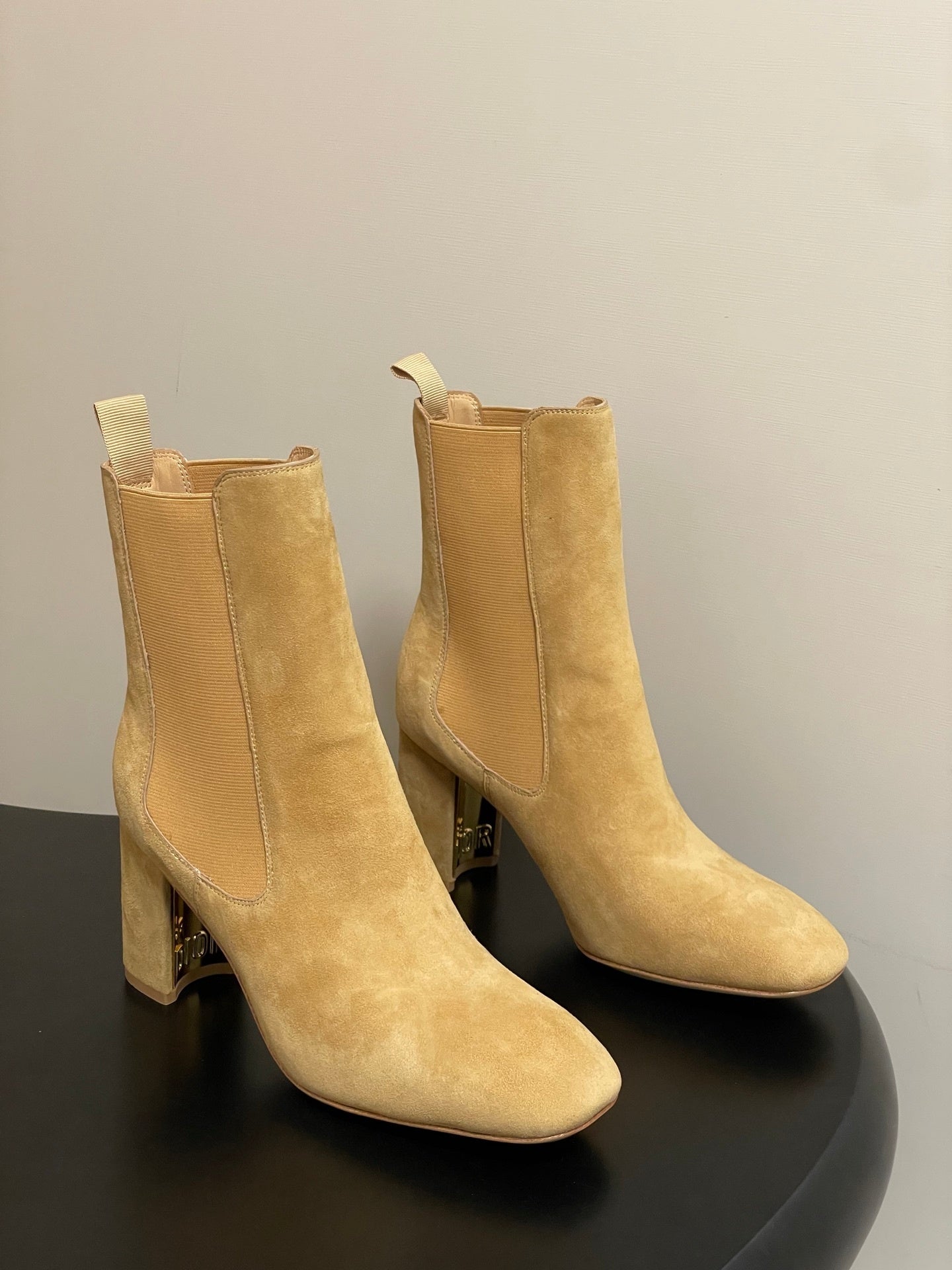 CHD Woman Boots 2 Color's