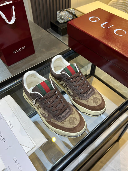 GU  Sneakers 2 Color 's Size