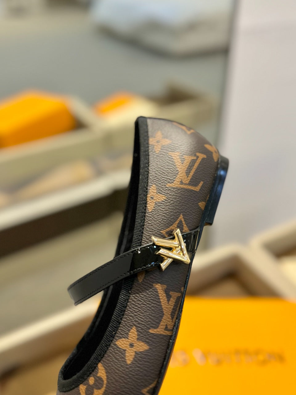 LU Sandals  2 Color's