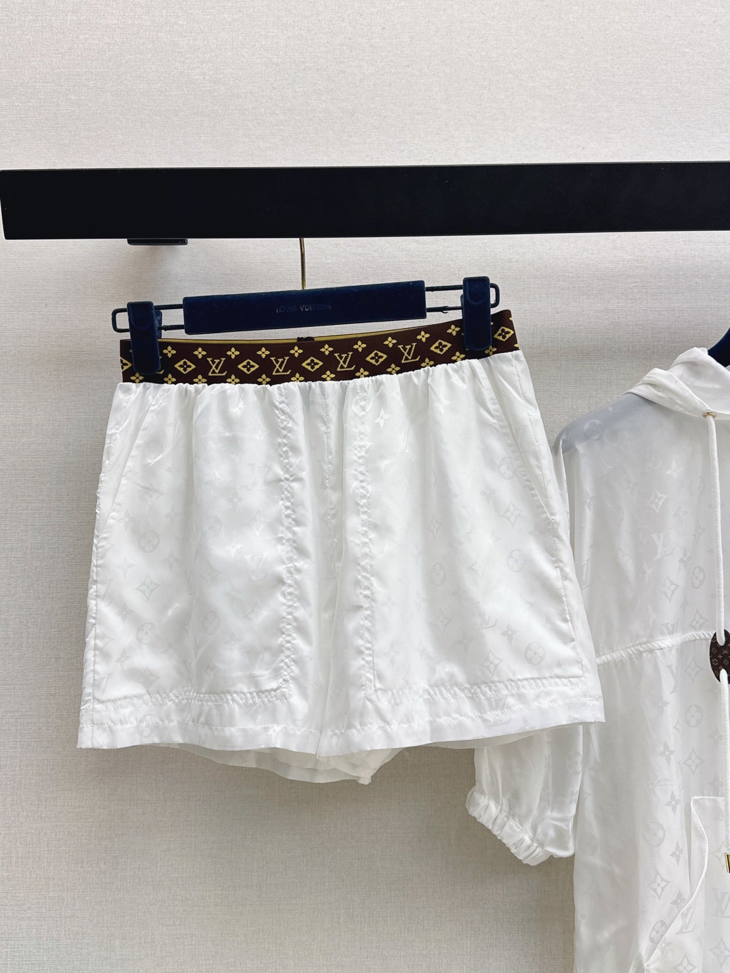LU   Woman  jacket and pants set  2 Color's GQ