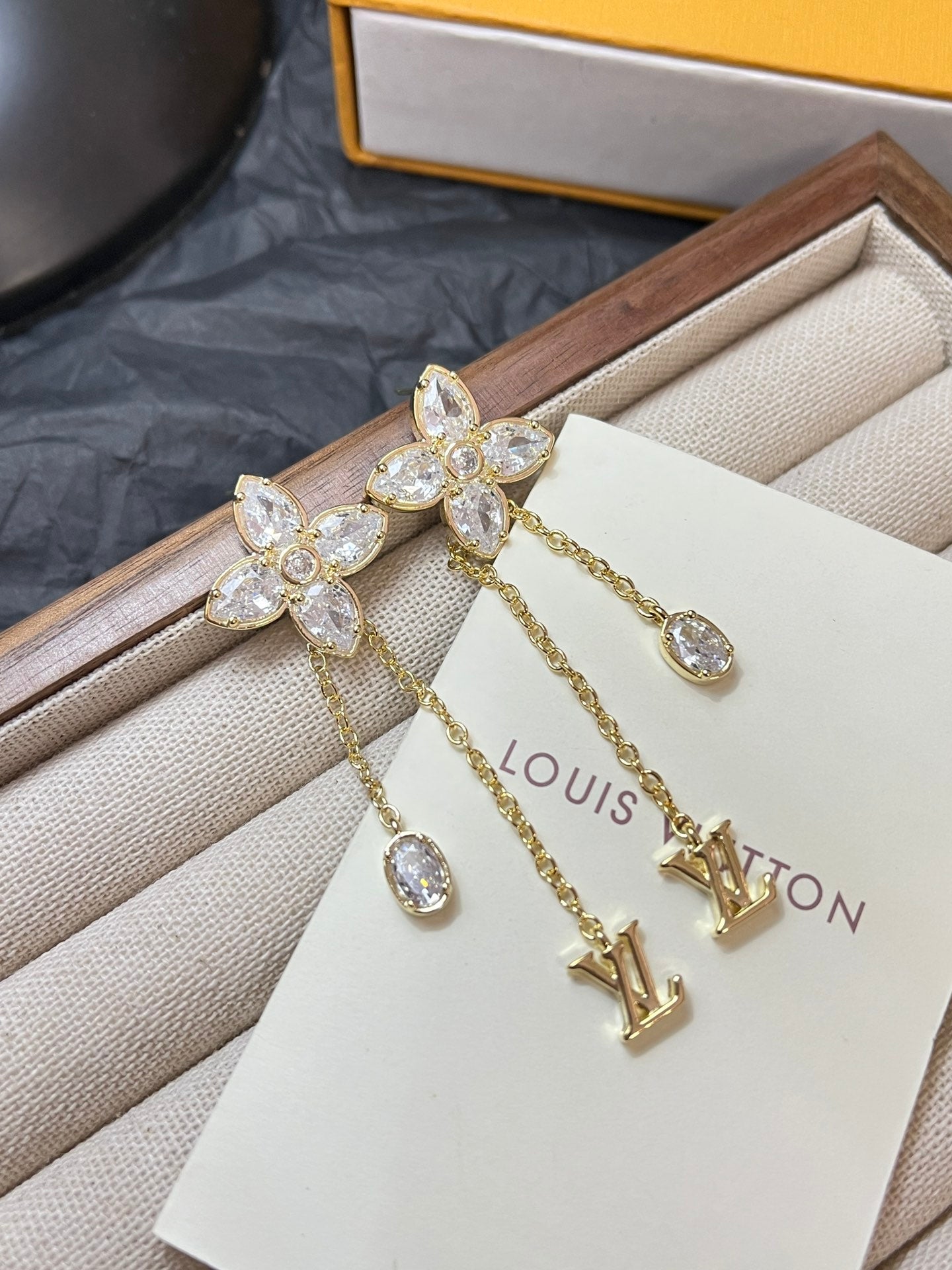 LU Fashion earrings  SALE-min order required